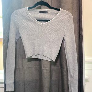 light gray cropped long sleeve size small